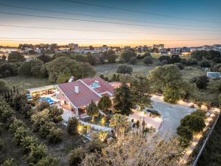 Artzy Villa - 5