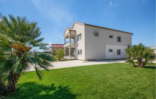 3 Bedroom Amazing Apartment In Opuzen - Opuzen - 1