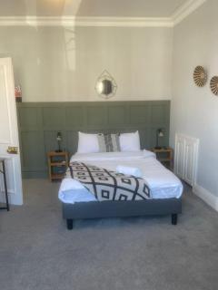 West Beck House Newcastle - Spacious Double Room - 2