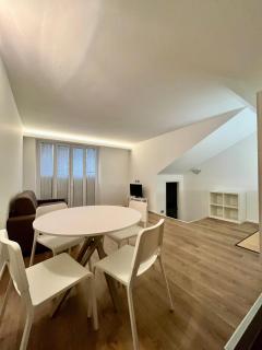 Central Side Apartment - Milan - 1