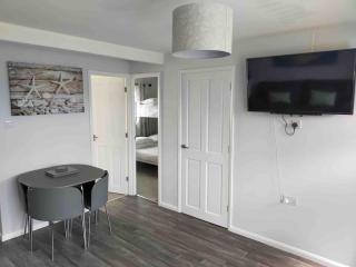 California Sands - 2 x Modern Two Double Bedroom Chalets - short stroll to the beach - nr Great Yarmouth & Norfolk Broads - Scratby - 4