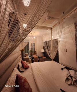 Whiteluxe - 42nd floor river front apartment - New Delhi - 4