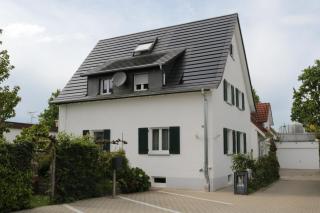Ferienwohnungen Michaela Bucher 1. Obergeschoss mit Ladesäule - Friedrichshafen - 1
