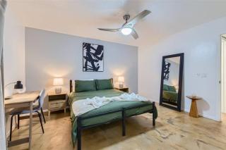 Your 2B Getaway - Sleeps 6 - Pool, Pkg - Walk Dtwn - Austin - 7