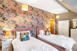 The Olive Suite - 3 bedroom - Free Parking - Harrogate - 5