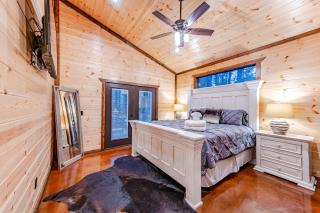 The Luxurious Blue Sky Lodge is EPIC! - Broken Bow - 3