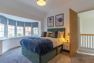 Luxury 4 Bed House Near Birmingham Sleeps 10 Free Parking Fast WiFi - 7
