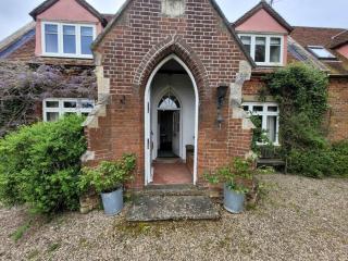 Old school house surrounded by countryside - Earls Colne - 7