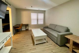 Aksarben Gem- WFH corner desk & minutes from I-80 - Omaha - 0