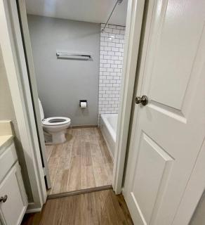 Aksarben Gem- WFH corner desk & minutes from I-80 - Omaha - 4