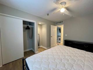 Aksarben Gem- WFH corner desk & minutes from I-80 - Omaha - 3