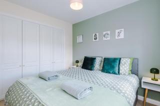 Stylish 3BR Semi-Detached Home - Peaceful Area with Driveway - 7