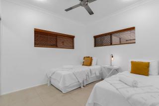 'Eclipse' A Poolside Family Escape in the CBD - Cairns - 2