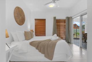 'Eclipse' A Poolside Family Escape in the CBD - Cairns - 7