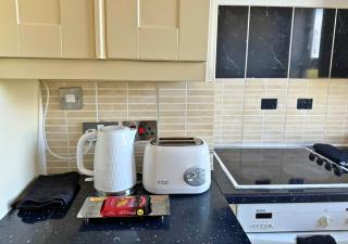 Relaxing Getaway For Families With Free Parking - Liverpool - 6