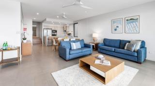 White Sails 1 - Overlooking Convent Beach - Yamba - 7
