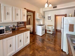Downtown Historic Victorian Charmer Sleeps 7 - Gainesville - 8