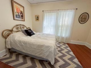Adorable 1920s home near UF stadium sleeps 10 - Gainesville - 5