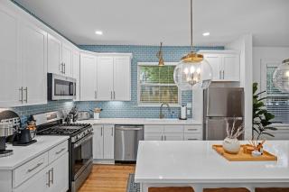 House on Cora - Sleeps 10 Hot Tub & Walk to Main - Fredericksburg - 5