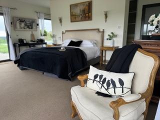Wake Up to Stunning Views - Luxury Counrty Escape by Scotch Hill Truffle Farm - Neerim South - 3