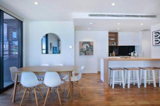 Regatta Hideaway - A Breezy Balcony Residence - Brisbane - 8