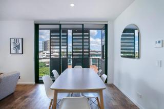 Regatta Hideaway - A Breezy Balcony Residence - Brisbane - 3