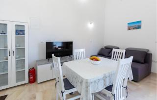 Cozy Apartment In Komarna With Kitchen - Komarna - 7