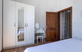 Cozy Apartment In Komarna With Kitchen - 4