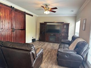 Grand Lux Getaway - Lexington - 5