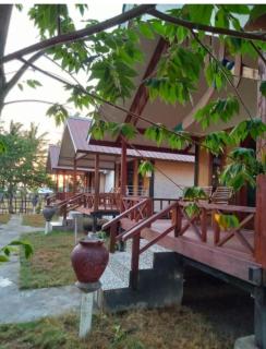 Whynot Bar and Bungalows #01 - Pawenang - 1