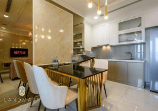 The landmark Luxury Vinhomes Apartments - The buildings nearby landmark 81 central - Ho Chi Minh - 2