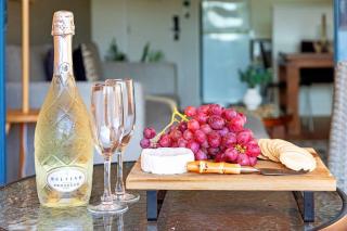 'Harbour Highlight' Poolside Living on Esplanade - 1