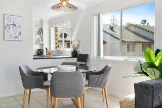 'Golden State of Mind' Coastal Haven in Broadbeach - 1