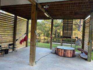 Bay Breeze Bliss-Hot Tub, Bar and Canal 5mi to Beach - 8