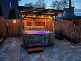 Elite Upper Deck Suites l Lake front with hot tub - Cayuga - 0