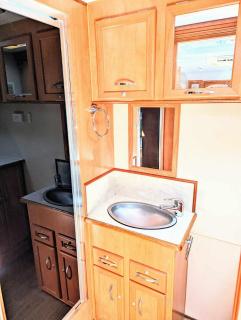 Cypress Caravan Stay - Emerald - 4