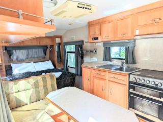 Cypress Caravan Stay - Emerald - 6