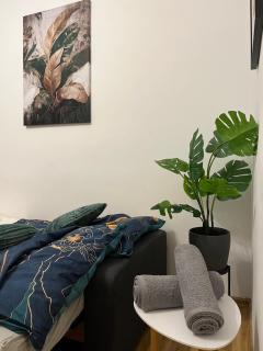 Słoneczny apartament na Żoliborzu dla 2 osób przy Arkadii - 0