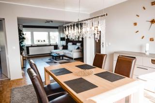 ME Homes - große moderne Designer-Wohnung für Urlaub und Business - mit Küche, Büro, Balkon und 2 Parkplätzen - Bayreuth - 4