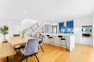 Welcome to Luxury Living in CBD - Auckland - 7