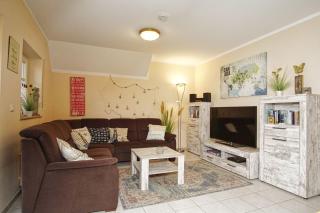 Urlaub in Strandnähe und in idyllischer Lage - Villa Waldidyll FeWo Rügenglück - Breege - 6