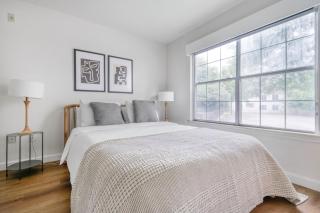 Blueground Gateway pool gym near movies ATX-250 - 4