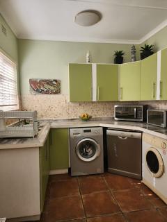 16 on Main Arniston PET-FRIENDLY - Arniston - 1