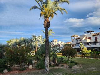 Precioso Bajo en Jardines de Nuevo Vera muy cerca de la piscina comunitaria y de la salida a la playa! - Vera - 0