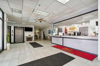 Econo Lodge Inn & Suites - Waterloo - 8