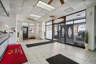 Econo Lodge Inn & Suites - Waterloo - 7