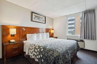 Econo Lodge Inn & Suites - Waterloo - 6