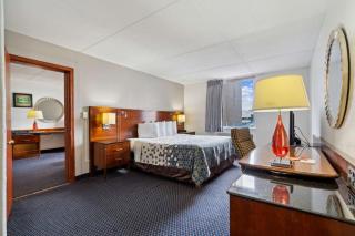 Econo Lodge Inn & Suites - Waterloo - 8