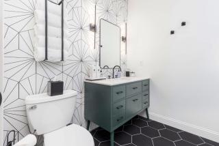 Decadent Cityscape Retreat - Louisville - 2