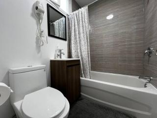 Plateau Escape & Nightlife Adventures! Downtown Super Value! Full 1BR Apartments - 2